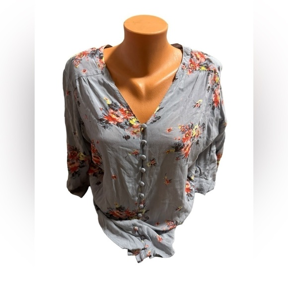 Torrid Women's Size 1 Blouse Gray Pink Yellow Floral Tab Sleeve Button Front - Picture 2 of 11